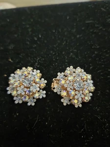 Pendientes Clip Vintage Blanco Floral Estrás Tono Dorado - Imagen 1 de 8