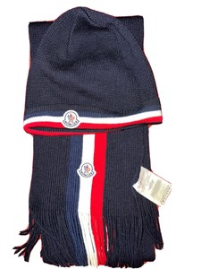 Шапки женские Moncler - огромный выбор 