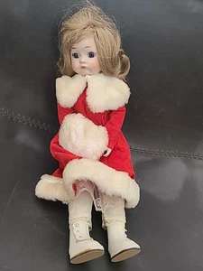 vintage porcelain holiday doll Red velveteen w/ white fur trim & hat - Bild 1 von 7