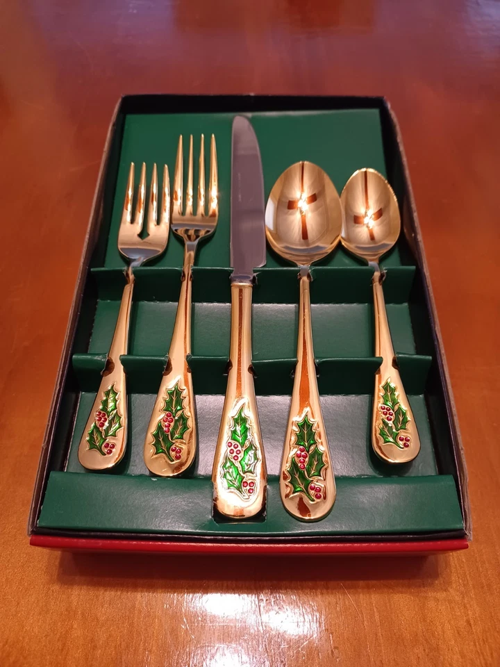 Juego de 20 cubiertos de Navidad Hollyberry Classic Traditions chapado en oro de acero inoxidable Foto 1 de 4