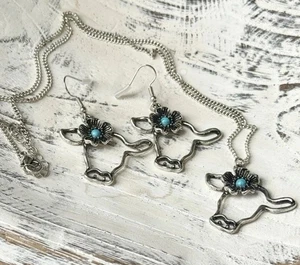 Juego de pendientes y collar Highland Cow flor turquesa nuevo - Imagen 1 de 7