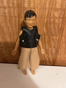Figura muñeca de plástico niño indio de la década de 1950 Saint Labre Indian School - Imagen 1 de 3
