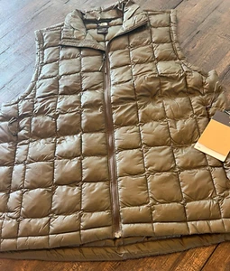 NWT - Mens THE NORTH FACE Green THERMOBALL Lightweight Vest (LARGE) - Picture 1 of 3