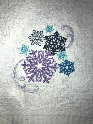 Toalla de mano de baño blanca bordada con copos de nieve invierno Navidad HS1558 Foto 1 de 4