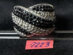 Anillo Lia Sophia OTC-BZ Talla 10 Tono Plateado con Múltiples Gemas Transparentes y Negras IN7223 - Imagen 1 de 12