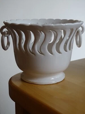 MALICORNE TESSIER CACHE POT FAIENCE BLANCHE AJOURE - Photo 1/4