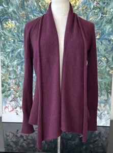 Aqua 100% Kaschmir drapiert vorne offen Strickjacke aubergine/lila Gr. S - Bild 1 von 4