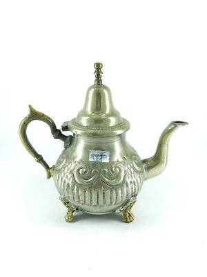 Antica teiera in ottone argentato orientale per servire acqua calda the karkadè - Immagine 1 di 3
