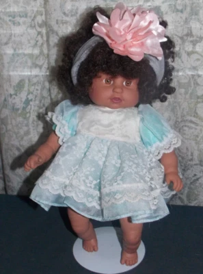 ¡Dulce muñeca bebé afroamericana Cititoy 2015! 11"/vestido/cinta para la cabeza/vinilo y cosas Foto 1 de 4