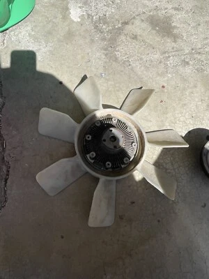 Ventilador embrague ventilador y polea D50 Mitsubishi Mighty Max OEM 1989 Foto 1 de 4