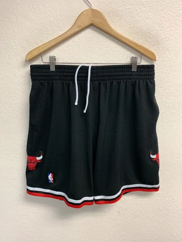 Mitchell & Ness Men's Chicago Bulls Shorts Size XL Hardwood Classics Basketball Cover