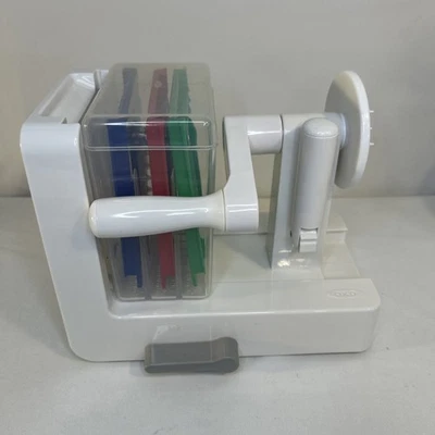 Triturador de mesa OXO Good Grips espiralizador 3 lâminas, fácil de limpar, conveniente - Imagem 1 de 4