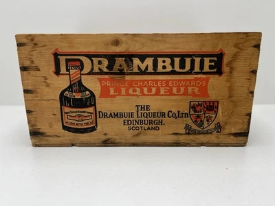 Licor antigo Drambuie Prince Charles Edward’s caixa de madeira 65-310  - Imagem 1 de 4