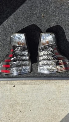 Juego de luces traseras OEM Lexus GX460 (2010 - 2023) Foto 1 de 4