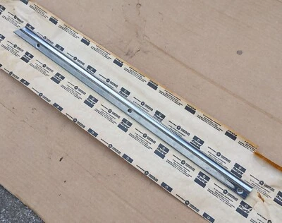 Dodge Plymouth B-Van Lt 1970-77 umbral de puerta placa de desgaste Mldg nuevo en stock MoPar Foto 1 de 4