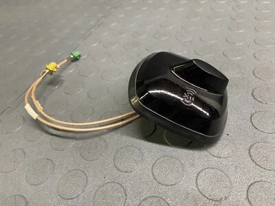 Antena de radio satelital Cadillac XLR XM montada en la tapa del maletero negro Foto 1 de 4