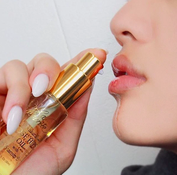 Crema hidratante natural 100 % orgánica La Célébrité aceite de rosa mosqueta vitamina E cicatrices acné Foto 1 de 4