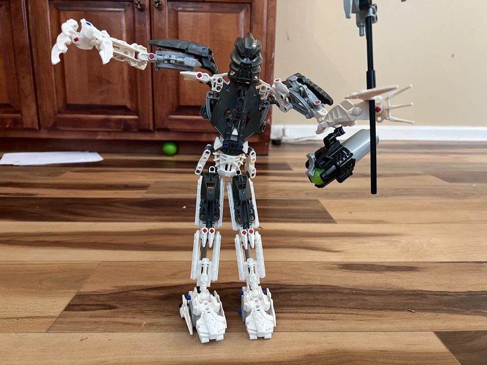 LEGO BIONICLE: Takanuva (8699)  - Image 1 of 1
