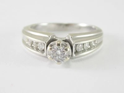 LINDO ANEL DE NOIVADO FEMININO LEMBRANÇA OURO BRANCO 14K DIAMANTE 0,27 TCW 4,1G - Imagem 1 de 4