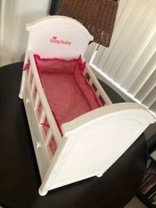 American Girl Puppe Bitty Babybett Bett mit Schublade Nestchen Bitty Baby im Schlafsack - Bild 1 von 19