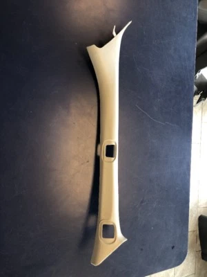 OEM 02 Mazda Tribute LX/Ford Escape lado del pasajero diestro pilar A moldura gris RF Foto 1 de 4