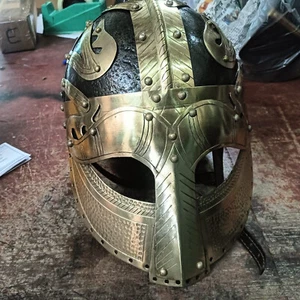 Casco Vendel de Latón Batalla Casco Medieval Casco LARP Disfraz Vikingo Artículo Nórdico - Imagen 1 de 3