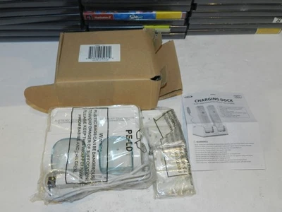 Estación de Carga Remoto Intec Nintendo Wii Base y 4 Baterías NUEVO SELLADO Foto 1 de 2