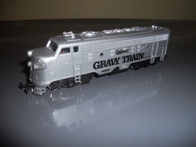 HO Vintage Bachmann Lighted Gaines Gravy Train Diesel Locomotive-Refurbished—A87 - Image 1 of 4