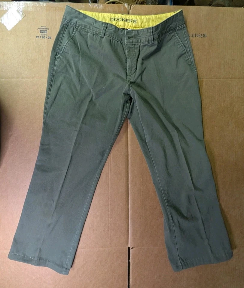 Pantalones de vestir Dockers grises para niños talla 12 M Foto 1 de 4