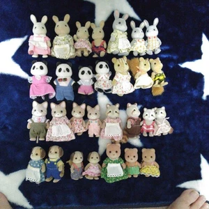 Sylvanian Families, vintage, early, discontinued, limited edition, 29 figures, b - Picture 1 of 5