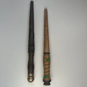 Menge 2 MagiQuest Zauberstäbe Große Wolfsloge Magic Quest Interaktiv - Bild 1 von 3