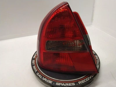 Luz trasera exterior izquierda pasajeros Mitsubishi Carisma 2003 NSR - Imagen 1 de 4