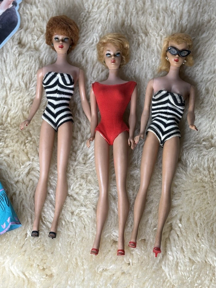 Vintage Barbie 1959, 1960-70's Large Lot of Clothes and Accessories, Nice Lot! - Image 1 of 4