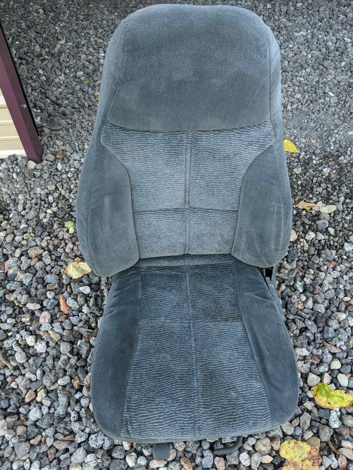 Chevy Camaro 1996 asiento del conductor gris manual a rayas de cebra Foto 1 de 4