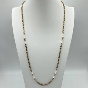Vintage Sarah Coventry goldfarbene Kette weiß stationiert Perlen Halskette Lagenlook 31 Zoll - Bild 1 von 4