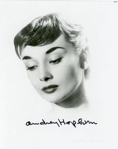 Audrey Hepburn - Signiertes Foto - Bild 1 von 1
