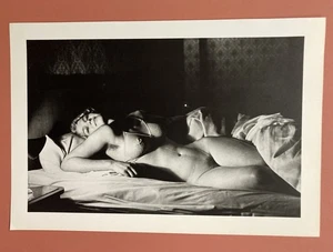 1979 Original HELMUT NEWTON Reclined Berlin nude Photo Litho SPECIAL COLLECTION - Picture 1 of 4