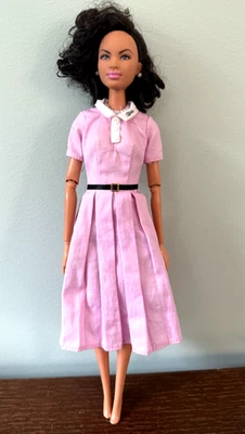 Muñeca Katherine Johnson Mattel Barbie Signature inspiradora mujer suelta para ÚNICA EN SU CLASE Foto 1 de 4