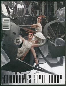 VOGUE Italia Magazine Italy February 2007 Coco Rocha Hilary Rhoda - Picture 1 of 2