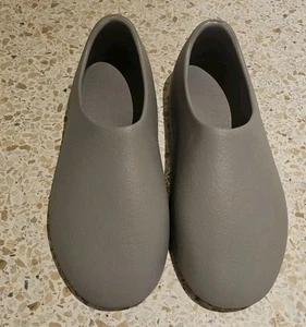 Ye Kanye West Yeezy Slippers YZY SL-01 Gray SLPRS BNIB Men’s Size 11 *NEW* - Picture 1 of 5