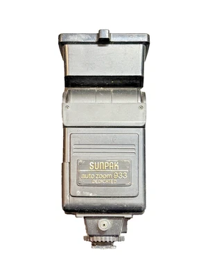 Sunpak Auto Zoom 933 Flash Unit Dedicated for Canon SLR Film Cameras - Image 1 of 4