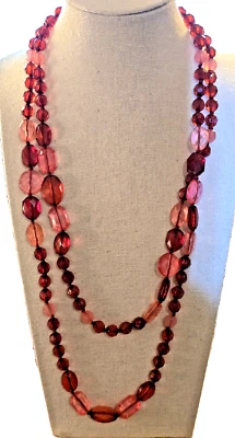 ÁGUILA AMERICANA = COLLAR DE CUENTAS DE PLÁSTICO ROJO CEREZA Foto 1 de 4