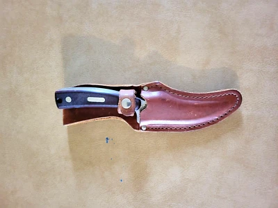 Cuchillo de dedo afilado vintage Schrade Old Timer EE. UU. 152 con funda de cuero Foto 1 de 4