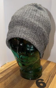 COLUMBIA WOMENS GRAY HERRINGBONE FLEECE LINED BEANIE HAT, SZ 0/1.   VGC   6 - Picture 1 of 3
