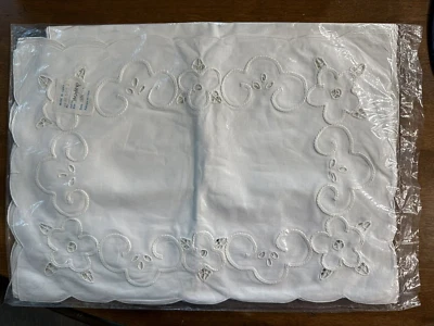 Embroidered Placemats (4) And Napkin (4) Cotton White NWT - Image 1 of 4