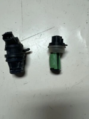 2007-2020 LEXUS ES350 FRONT WINDSHIELD WASHER FLUID PUMP AND SENSOR OEM - Image 1 of 4