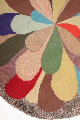 Антикварный американский круглый ковер на крючке размер 2 фута 6 дюймов датирован 1963 годом - Изображение 1 из 4