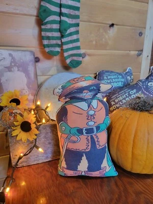 Primitive Farmhouse Retro Halloween Pillow Black Cat Pirate  - Image 1 of 4