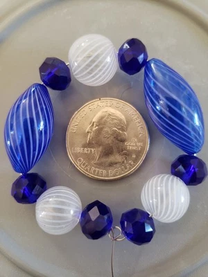 Cuentas de vidrio huecas sopladas azules y blancas (A5) Foto 1 de 3