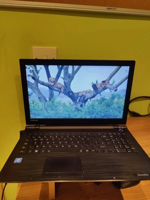 Toshiba Satellite C55-c-184 Pentium N3700 8 GB Ram 500 GB disco duro repuesto o reparación  Foto 1 de 4